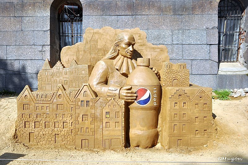 Sand Festival в России: песчаная скульптура с Пепси и историческим персонажем